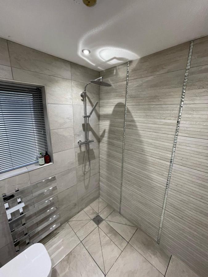 Riverside 2 Bedroom Townhouse With Car Charger Abergavenny Exteriör bild