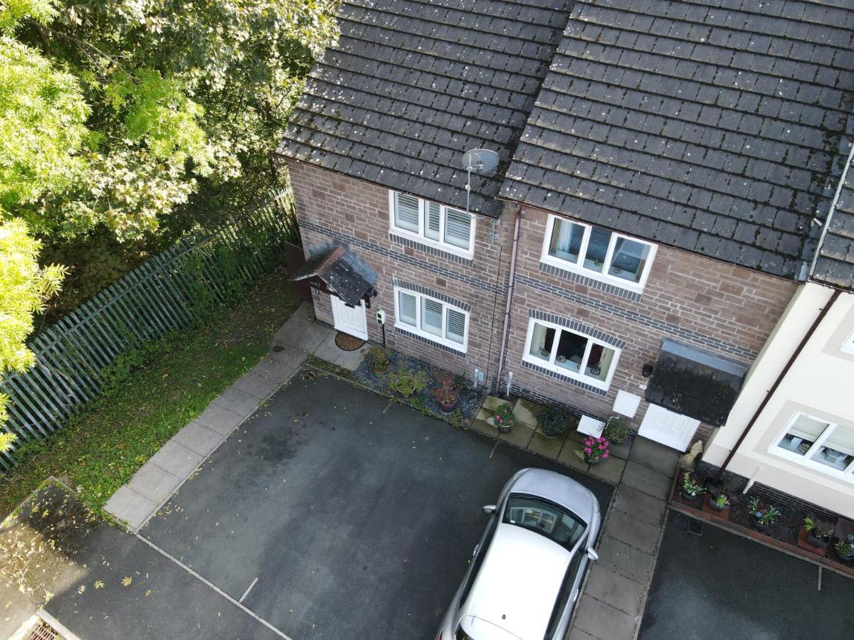 Riverside 2 Bedroom Townhouse With Car Charger Abergavenny Exteriör bild